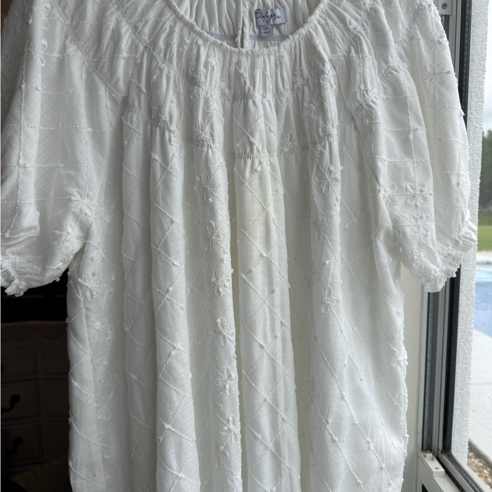 Polagram Elegant White Embroidered Blouse